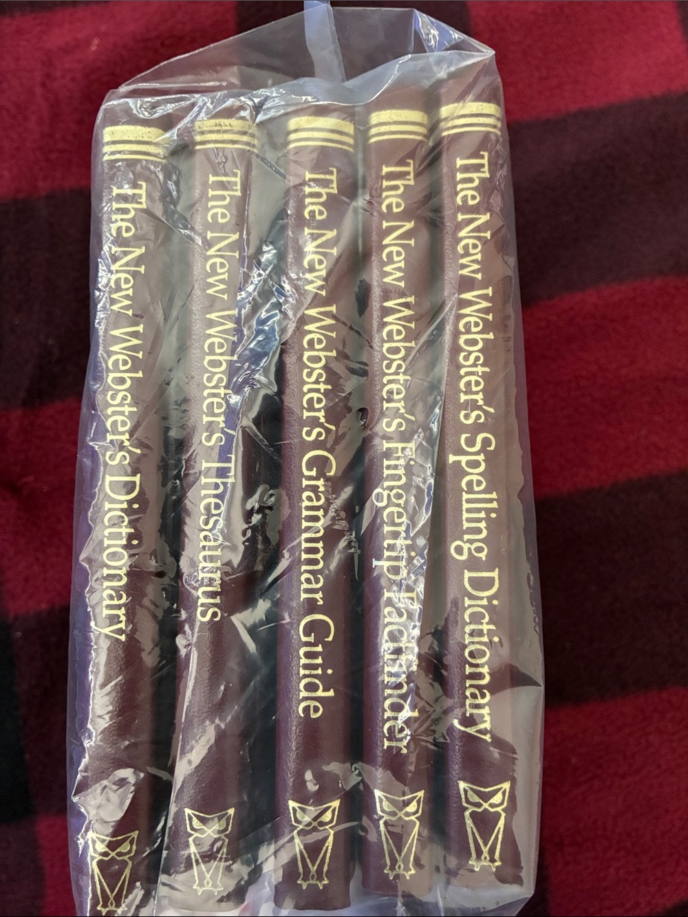 New Webster’s Dictionary Thesaurus Spelling Grammar Fingertip Finder Set 1986-87